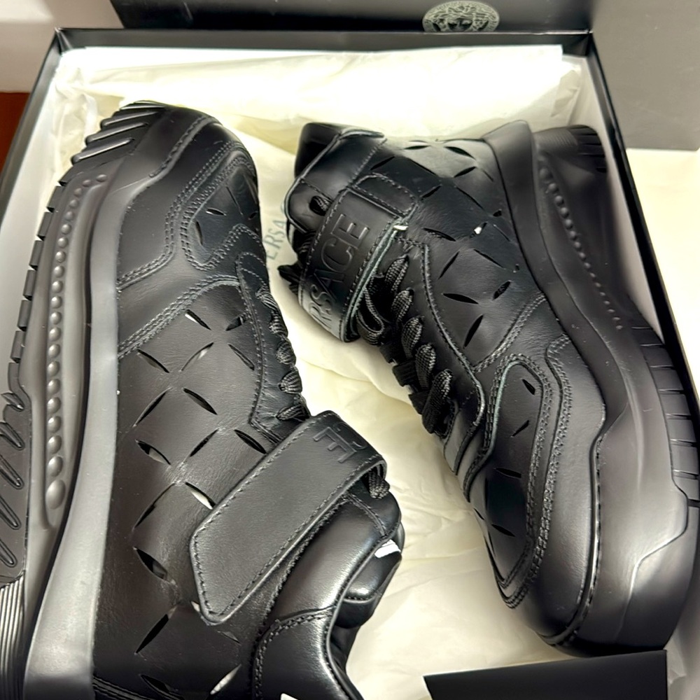 $1175 NEW size 41 Versace Black High-Top Sneakers with Velcro Strap - Picture 10 of 14